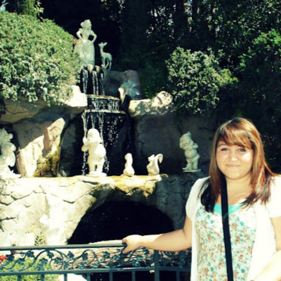 Meet your Posher, Marissa - Picture 1 of 1